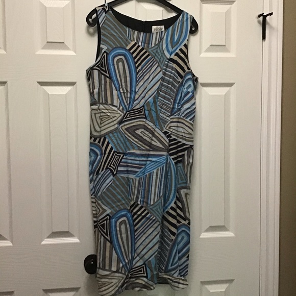 Dress - Picture 8 of 16